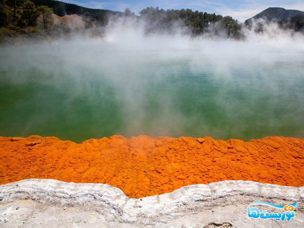 چشمۀ آب گرم روتوروآ