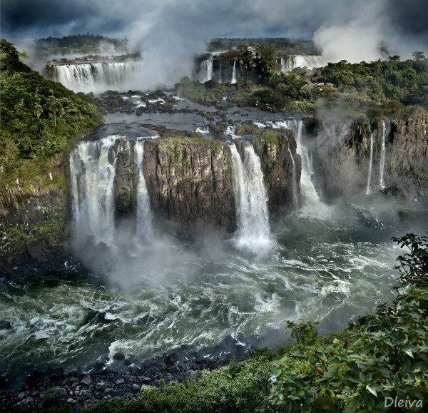 Iguazu-Falls-600x579