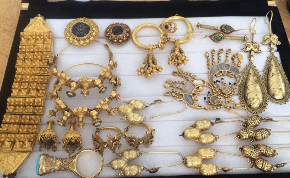 طلا و جواهرات
