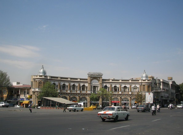 میدان حسن آباد