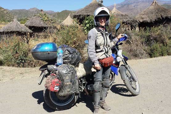 بانوی موتورسوار