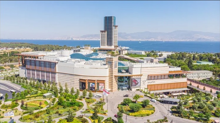 مرکز خرید ایستینیه پارک